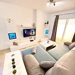 Mediterranean Hideaway 아파트