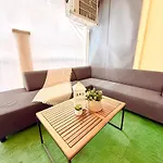 Mediterranean Hideaway 아파트